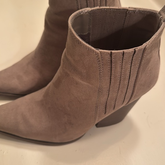 Qupid booties - Picture 2 of 3